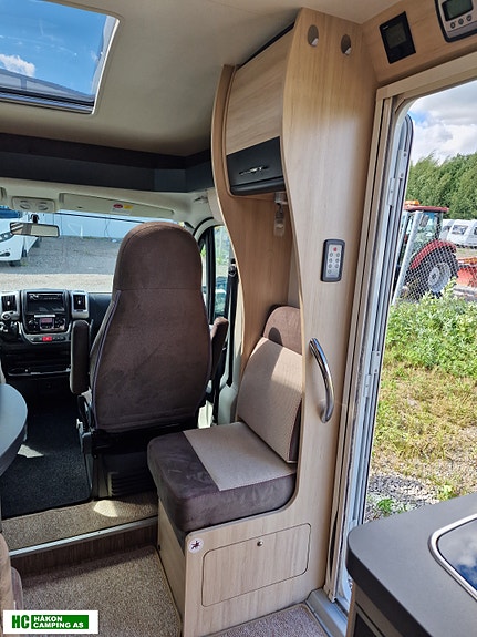 Hobby Siesta V65 GE Edition 2015 – Velholdt kvalitetsbobil med hengerfeste, aircondition, LED-TV, sykkelstativ og vinterhjul 14 of 30