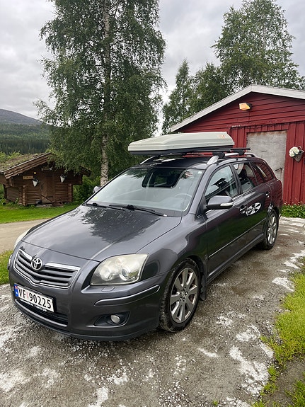 Toyota Avensis 2 of 5