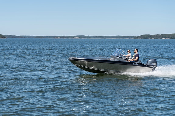 Buster L2 med Yamaha 50 hk - beskyttet dobbeltkonsoll med fleksibelt dekk 4 of 8