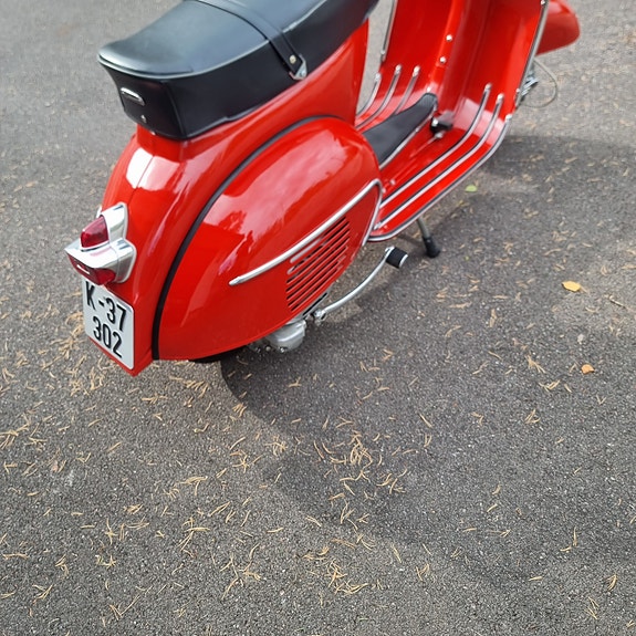 Vespa 4 of 19