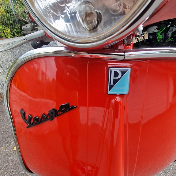 Vespa 9 of 19