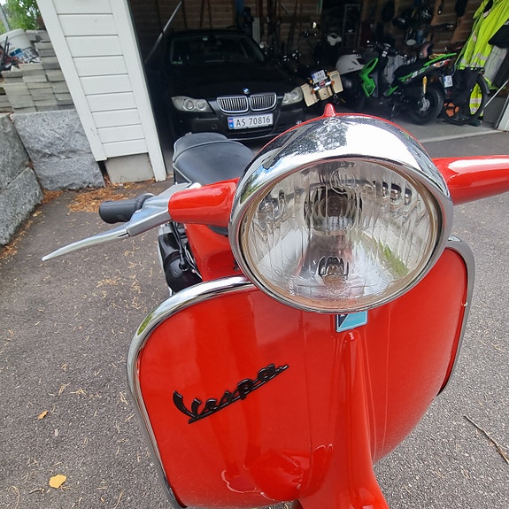 Vespa 11 of 19