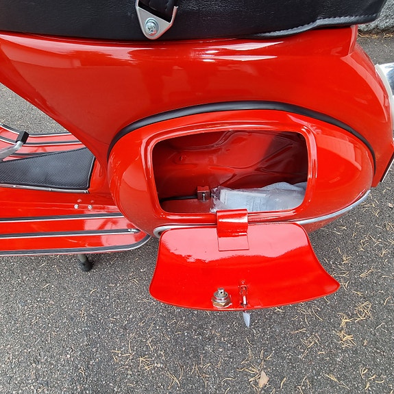 Vespa 10 of 19