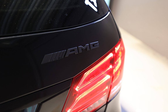 Mercedes-Benz E63 9 of 30