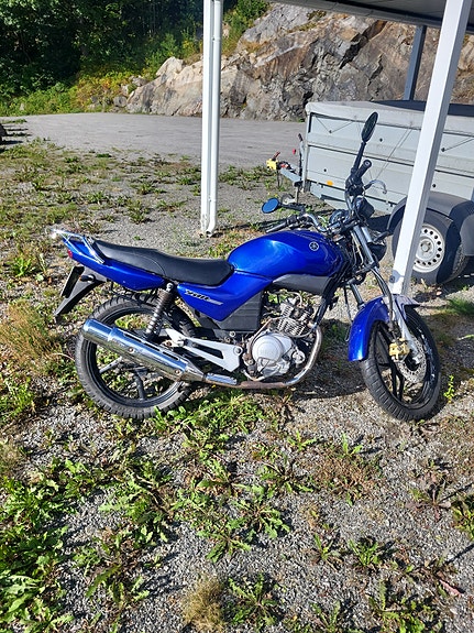 Yamaha YBR 125 2 of 3