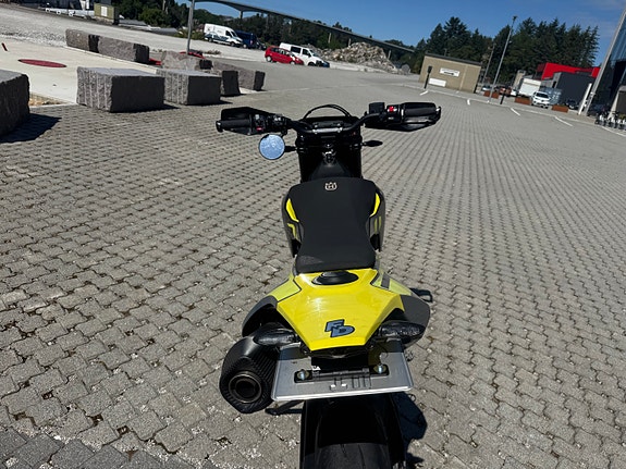 Husqvarna 701 Supermoto 6 of 9