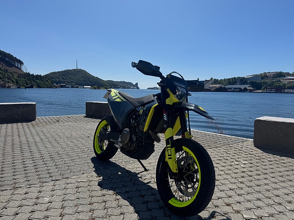 Husqvarna 701 Supermoto 3 of 5
