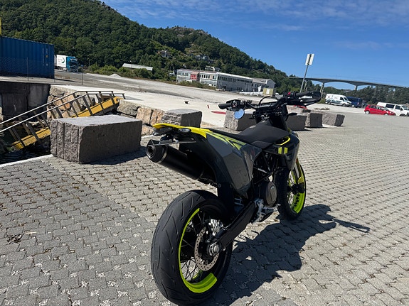 Husqvarna 701 Supermoto 5 of 5