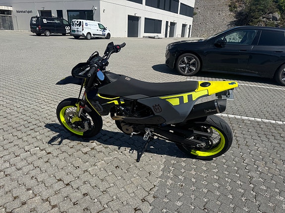 Husqvarna 701 Supermoto 8 of 9