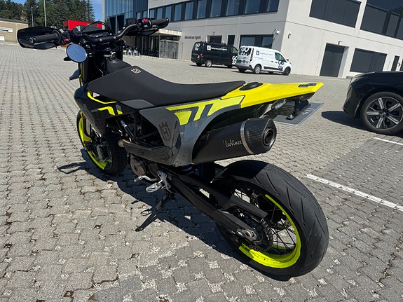 Husqvarna 701 Supermoto 7 of 9