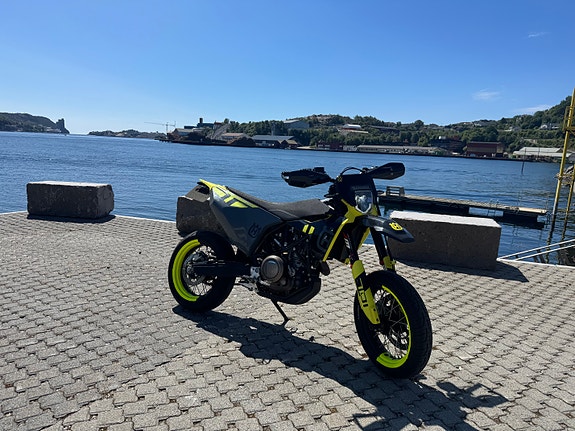 Husqvarna 701 Supermoto 2 of 5