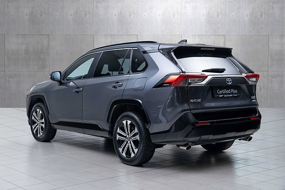 Toyota RAV4 Plug-in Hybrid 3 of 20