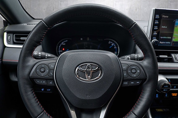 Toyota RAV4 Plug-in Hybrid 12 of 20