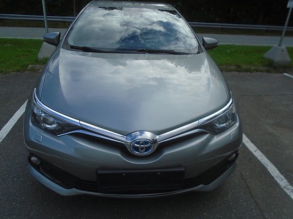 Toyota Auris 3 of 5
