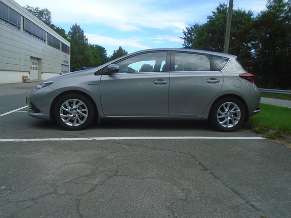 Toyota Auris 5 of 5