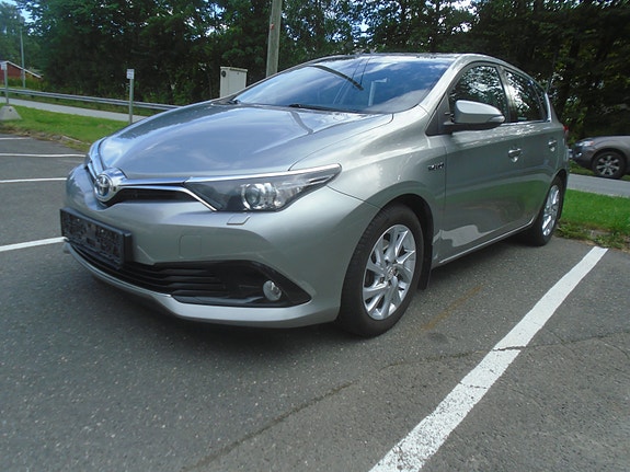 Toyota Auris 4 of 5