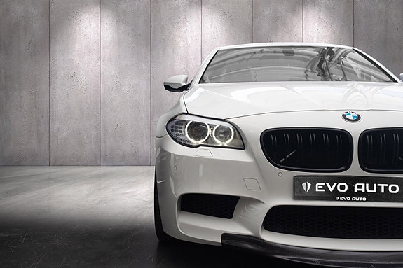 BMW M5 3 of 5