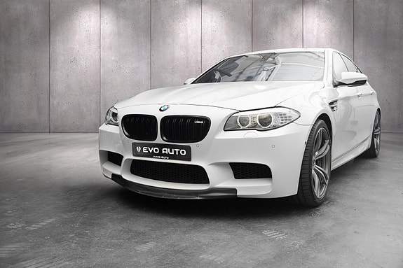 BMW M5 2 of 5
