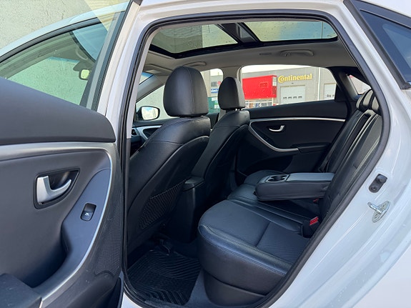 Hyundai i30 24 of 30