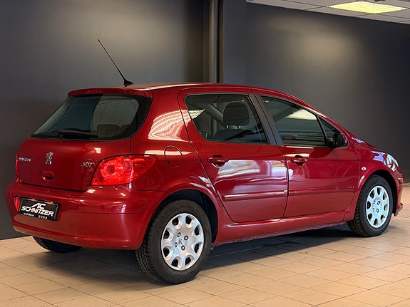 Peugeot 307 2 of 5