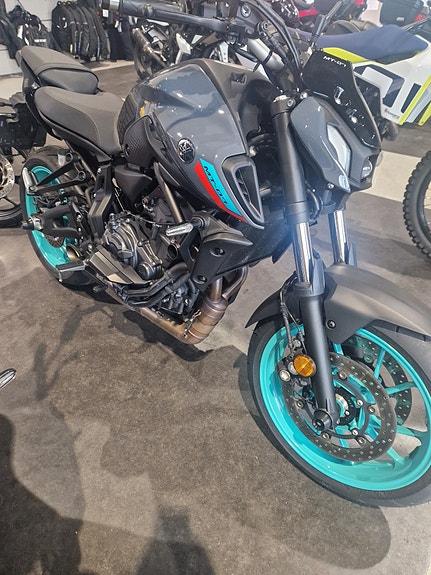 Yamaha MT-07 2 of 6