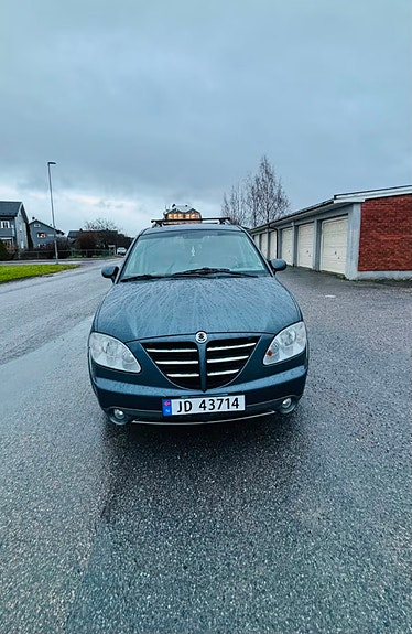 SsangYong Rodius 8 of 24