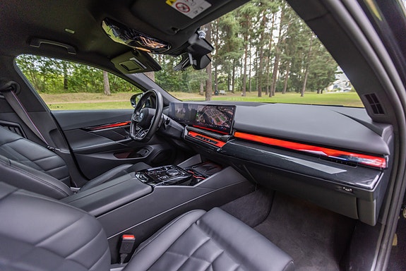 BMW i5 8 of 12