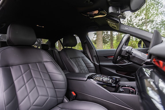 BMW i5 7 of 12