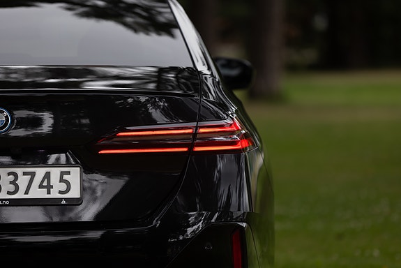 BMW i5 3 of 12