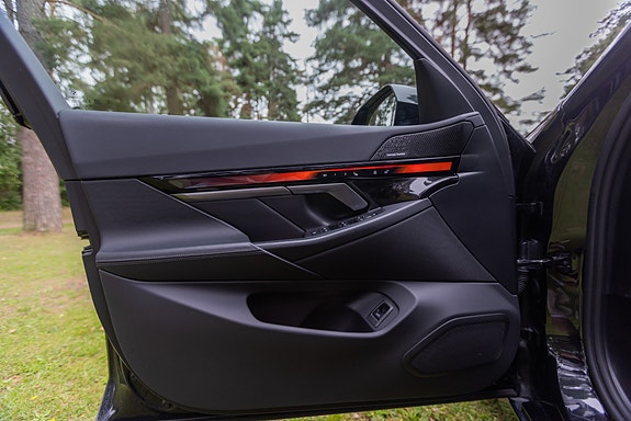 BMW i5 11 of 12