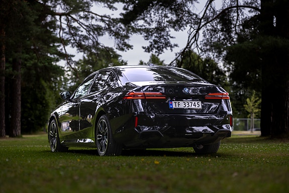 BMW i5 2 of 12