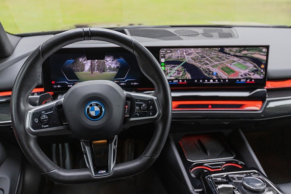 BMW i5 6 of 12