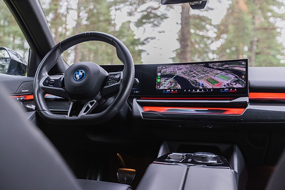 BMW i5 9 of 12