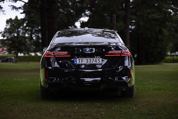 BMW i5 4 of 12