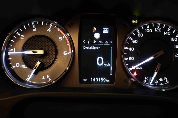 Toyota HiLux 30 of 30