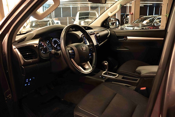Toyota HiLux 10 of 30