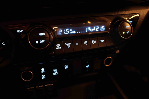Toyota HiLux 26 of 30