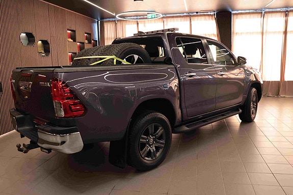 Toyota HiLux 8 of 30