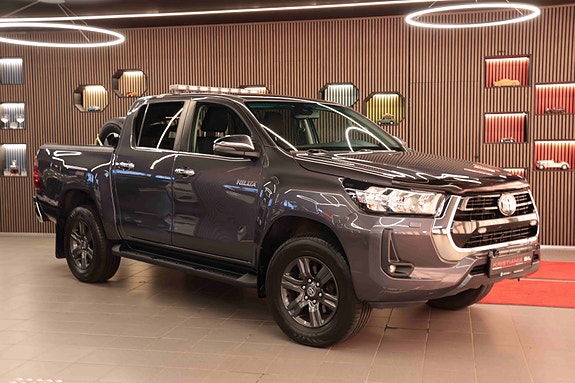 Toyota HiLux 2 of 30