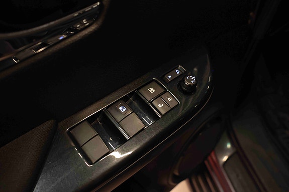Toyota HiLux 12 of 30