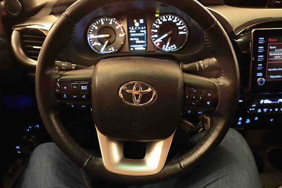 Toyota HiLux 19 of 30