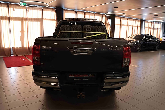 Toyota HiLux 7 of 30