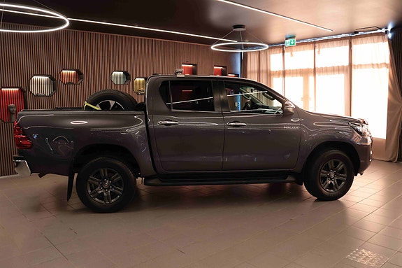 Toyota HiLux 9 of 30