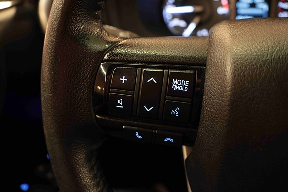 Toyota HiLux 20 of 30