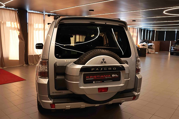 Mitsubishi Pajero 6 of 30