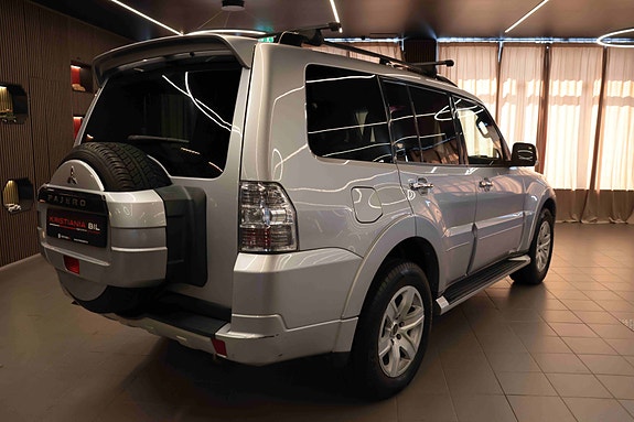 Mitsubishi Pajero 7 of 30