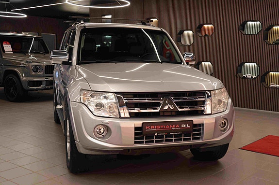 Mitsubishi Pajero 3 of 30