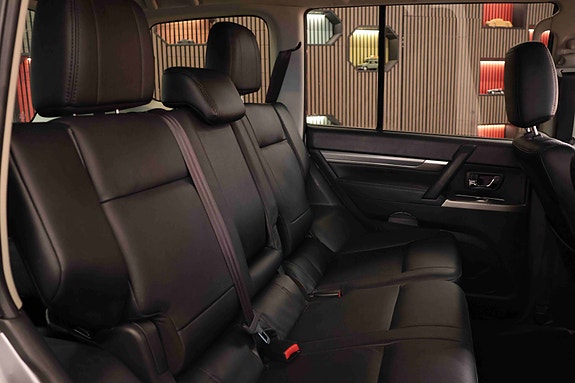 Mitsubishi Pajero 17 of 30