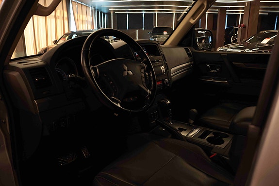 Mitsubishi Pajero 9 of 30