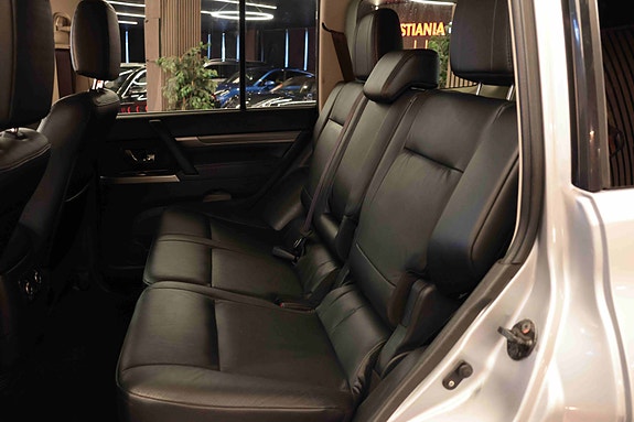 Mitsubishi Pajero 14 of 30